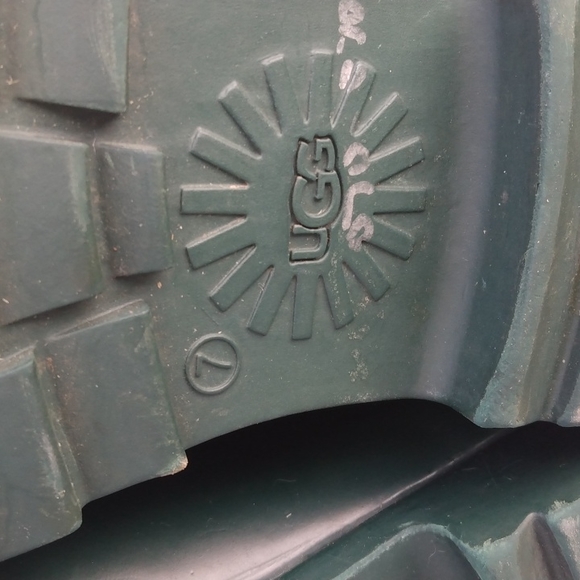 UGG plaid x hunter green rainboots - Picture 10 of 15